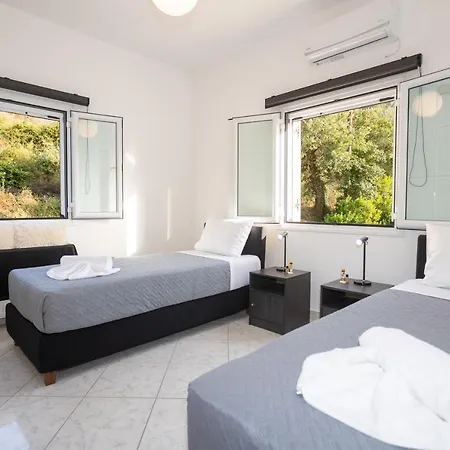 Spiros House Апартаменты *