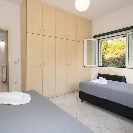 Апартаменты Spiros House *