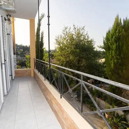 Апартаменты Spiros House *